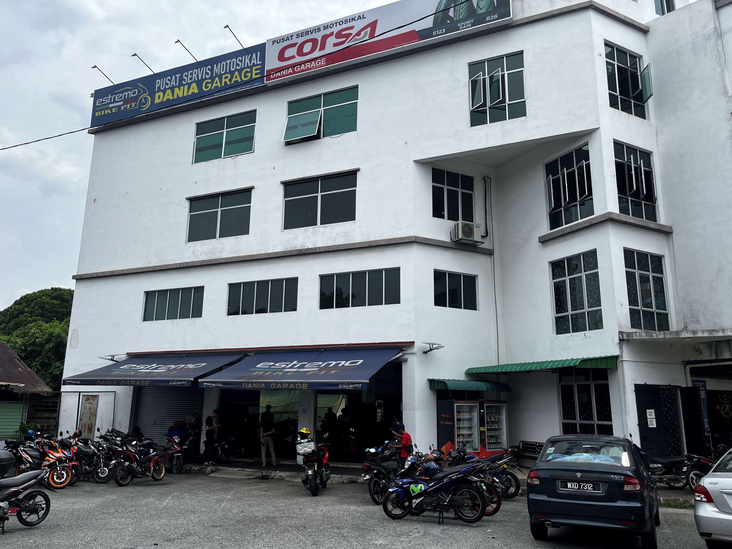 2. Dania Garage Empayar Tepi